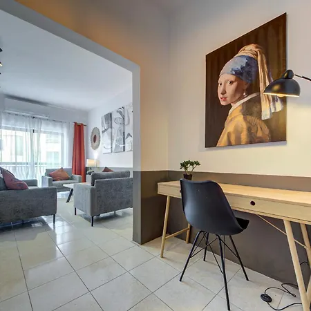 4 Bedroom In With Ac Balconies And Wifi Gzira