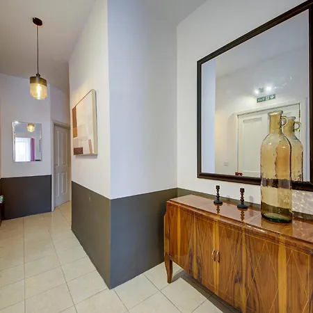 4 Bedroom In With Ac Balconies And Wifi