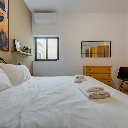 4 Bedroom In With Ac Balconies And Wifi شقة *