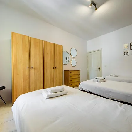 4 Bedroom In With Ac Balconies And Wifi شقة Gzira