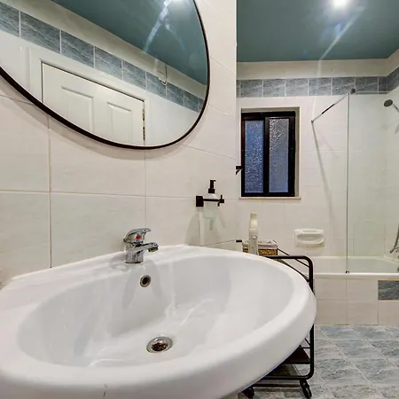 4 Bedroom In With Ac Balconies And Wifi *