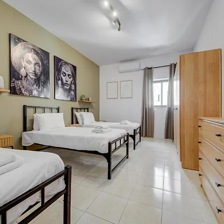 4 Bedroom In With Ac Balconies And Wifi Gzira