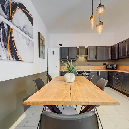 4 Bedroom In With Ac Balconies And Wifi شقة Gzira