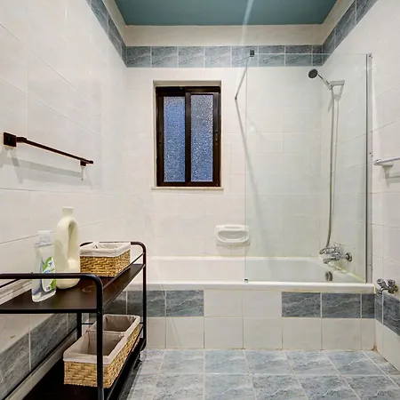 4 Bedroom In With Ac Balconies And Wifi شقة Gzira