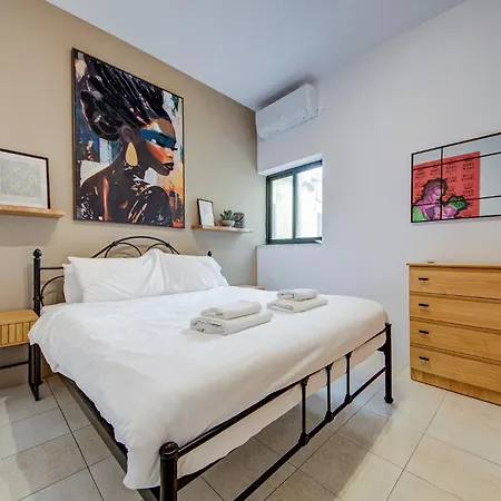 شقة 4 Bedroom In With Ac Balconies And Wifi Gzira
