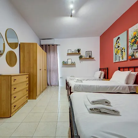 4 Bedroom In With Ac Balconies And Wifi Gzira