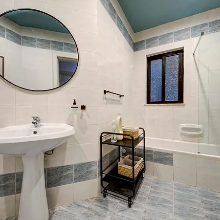 4 Bedroom In With Ac Balconies And Wifi *