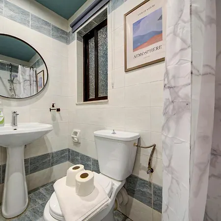 4 Bedroom In With Ac Balconies And Wifi *