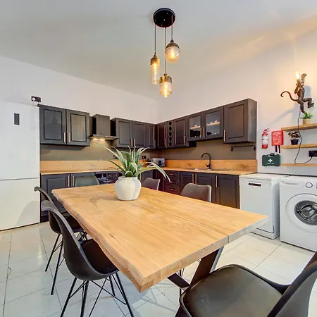 شقة 4 Bedroom In With Ac Balconies And Wifi