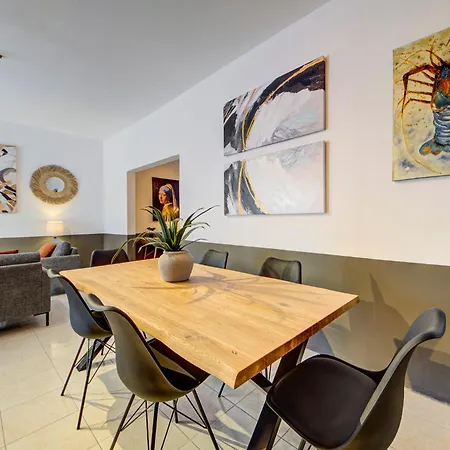 4 Bedroom In With Ac Balconies And Wifi