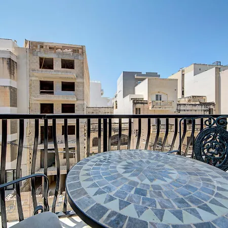 شقة 4 Bedroom In With Ac Balconies And Wifi *