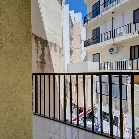 4 Bedroom In With Ac Balconies And Wifi شقة Gzira